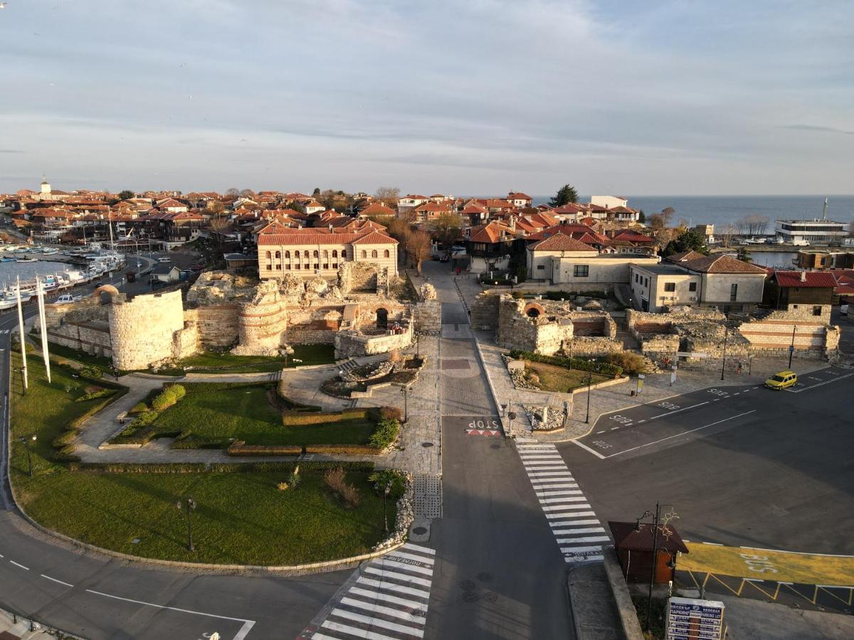 Family Hotel Lebed Nessebar Extérieur photo