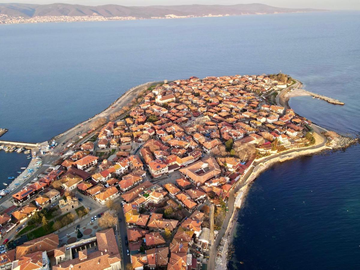 Family Hotel Lebed Nessebar Extérieur photo