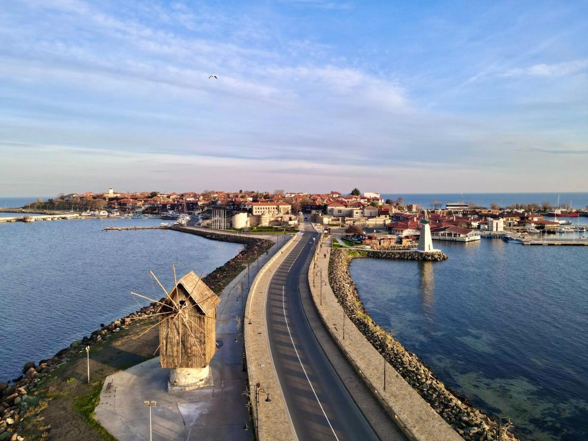Family Hotel Lebed Nessebar Extérieur photo