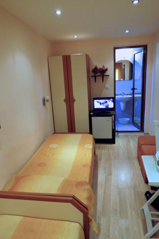 Family Hotel Lebed Nessebar Chambre photo